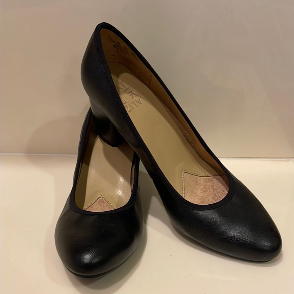 NWOT Women’s Naturalizer Black Leather Pumps Size 9.5